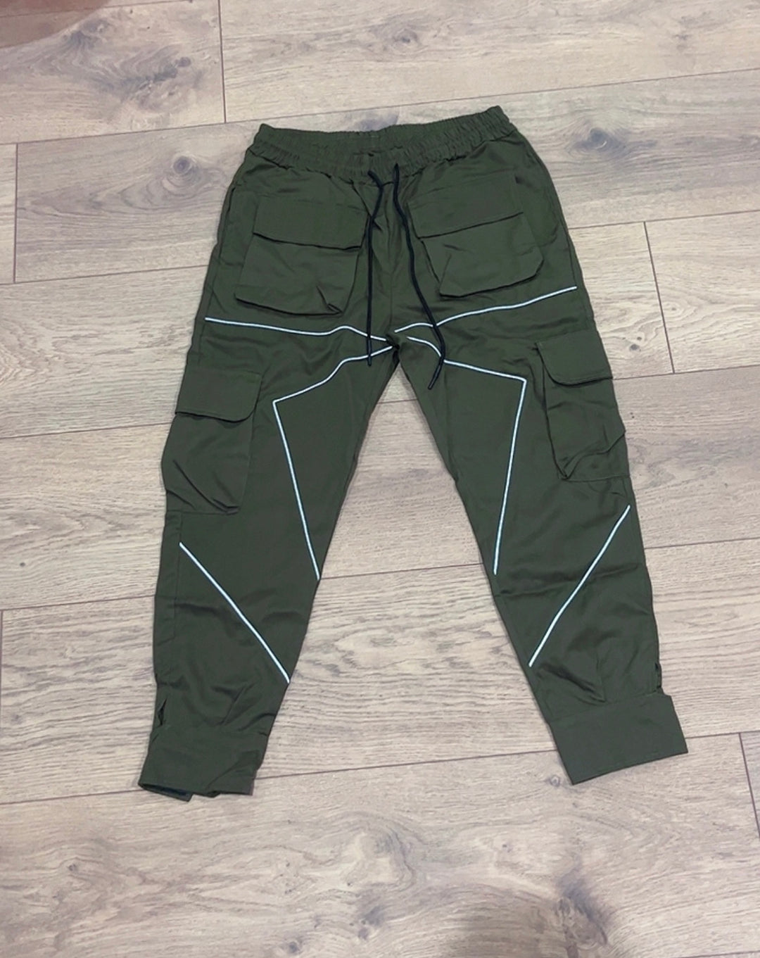 Men's Cargo Pants With Reflective Design and multi pockets